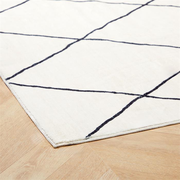 Tapis RHOMB rectangulaire avec motif losange, 200 x 300 cm, en polyester blanc crème et noir